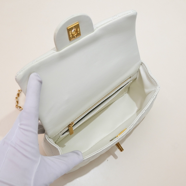 シャネルバッグ着用イメージ